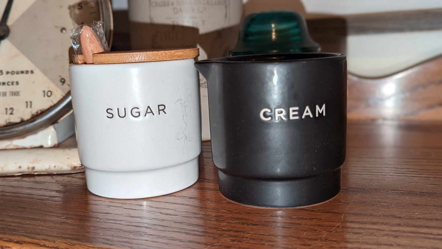 Cream and sugar set